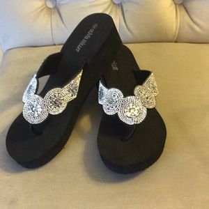 NWOT Olivia Miller Flip Flop Sandals